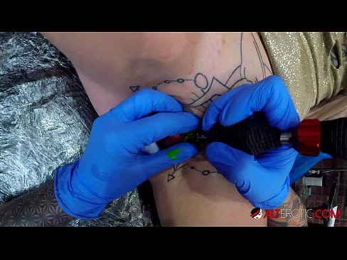 ❤️ Fìor tattooed hottie Sully Savage fhuair tattoo air a clitoris ❤️❌  Gnè càileachd  aig gd.xxxwownet.ru ﹏